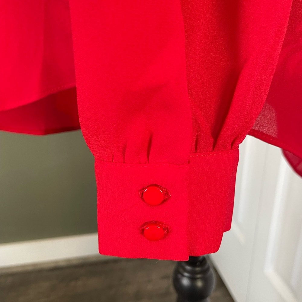 Red blouse 💄 - Picture 6 of 7